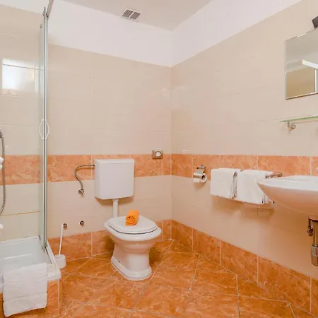 Stunning Apartment In Baska Voda Apartamento