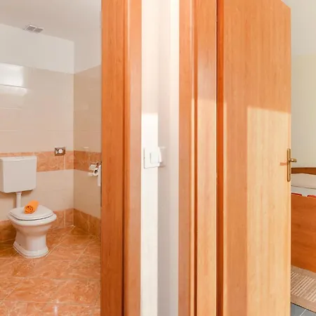 Stunning Apartment In Baska Voda