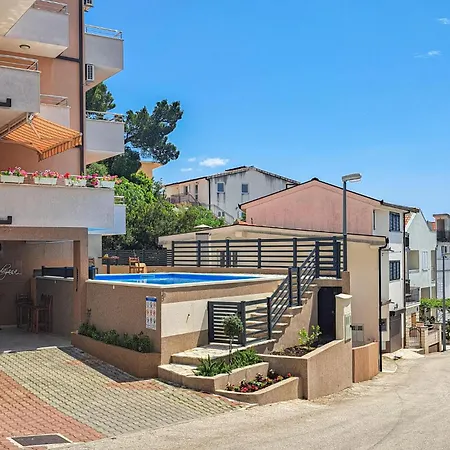 Stunning Apartment In Baska Voda Apartamento *
