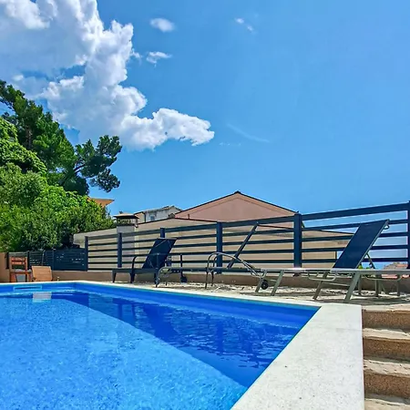 Stunning Apartment In Baska Voda